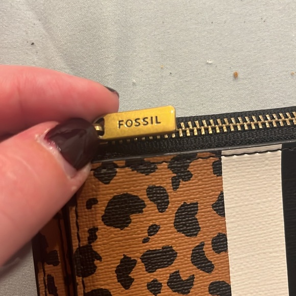 NWOT-Fossil leopard print card and ID holder - Picture 6 of 6